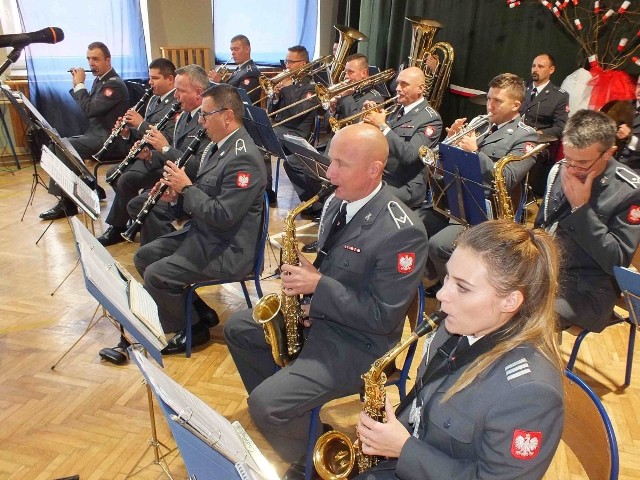 Koncert Orkiestry Wojskowej w Radomiu, w Szkole Podstawowej nr 1 w Starachowicach