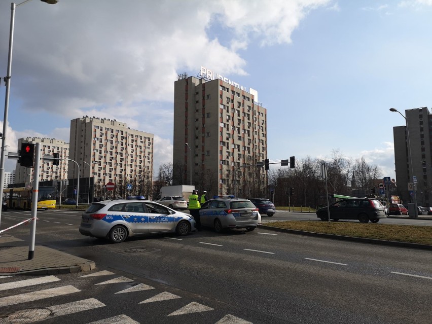 Rondo w Katowicach zostało częściowo zamknięte. Policja...