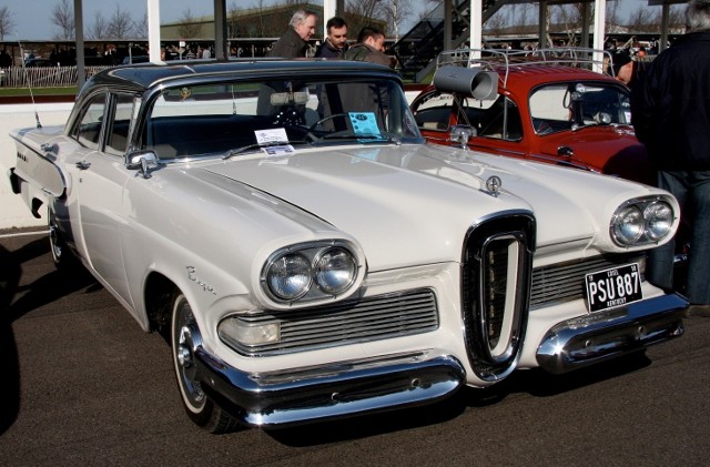 Ford Edsel (tu - odmiana Ranger z 1958 roku) nie oczarował Amerykanów, ale dziś jest cenionym oldtimerem