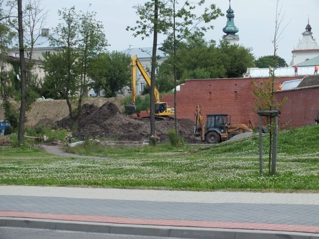 Trwa renowacja bastionu III. Do wykonania zostało m.in. oznakowanie tras turystycznych i remont stawu w parku Miejskim