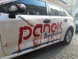 Lublin: Samochód na minuty cały we krwi, ale sztucznej. Dlaczego?