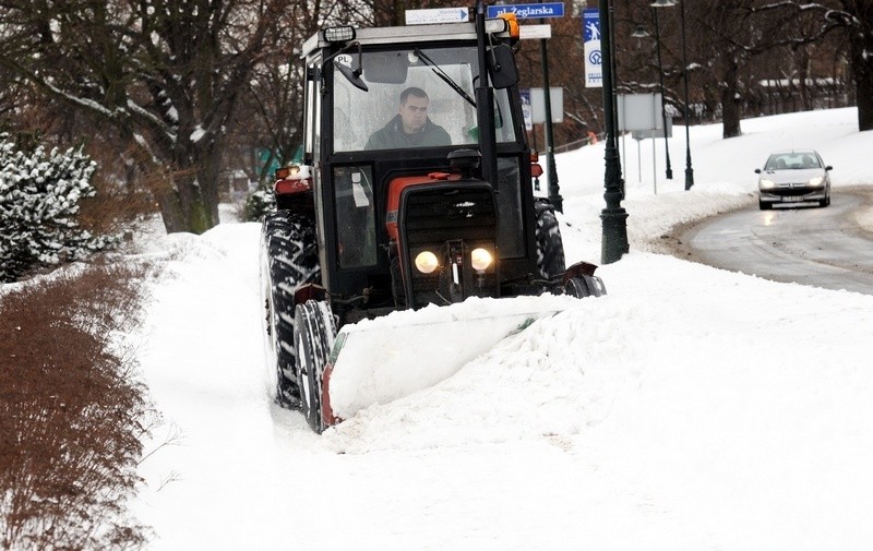 Po silnych mrozach znowu śnieg - zobacz Toruń