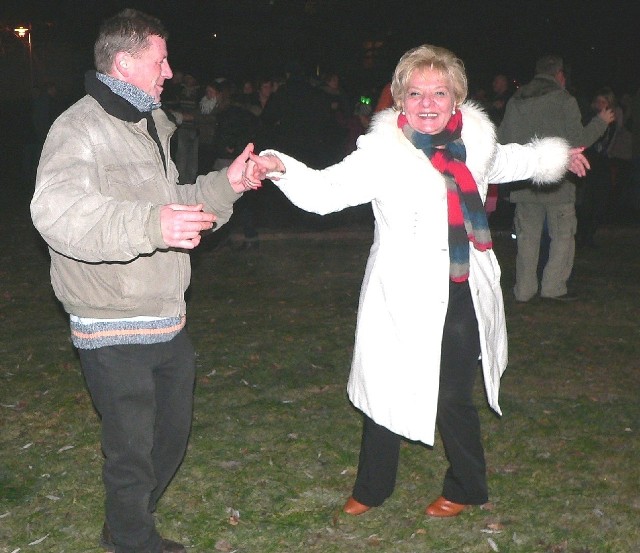 Pani Grażyna wraz z partnerem tańczyła w rytm przebojów Boney M. na sylwestrze pod gwiazdami w Busku-Zdroju.