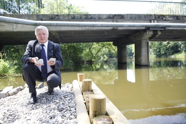 b - Jeśli gminy w dorzeczu dolnej Małej Panwi postawią na turystykę kajakową, to wkrótce można będzie dopłynąć z Turawy do samej Odry - mówi  Krystian Baldy, wójt Łubnian.