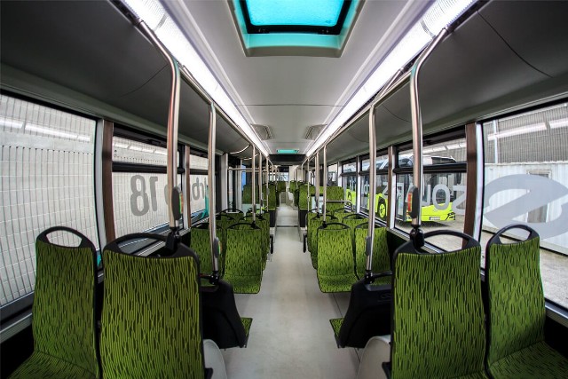 Do Poznania trafiają pierwsze autobusy najnowszej serii Solarisa: 18-metrowe Solarisy Urbino 18. Na trasę mają wyjechać już 21 sierpnia. Poznański przewoźnik odebrał ich trzy sztuki. W sumie będzie miał 18 takich pojazdów. Przejdź do kolejnego zdjęcia --->