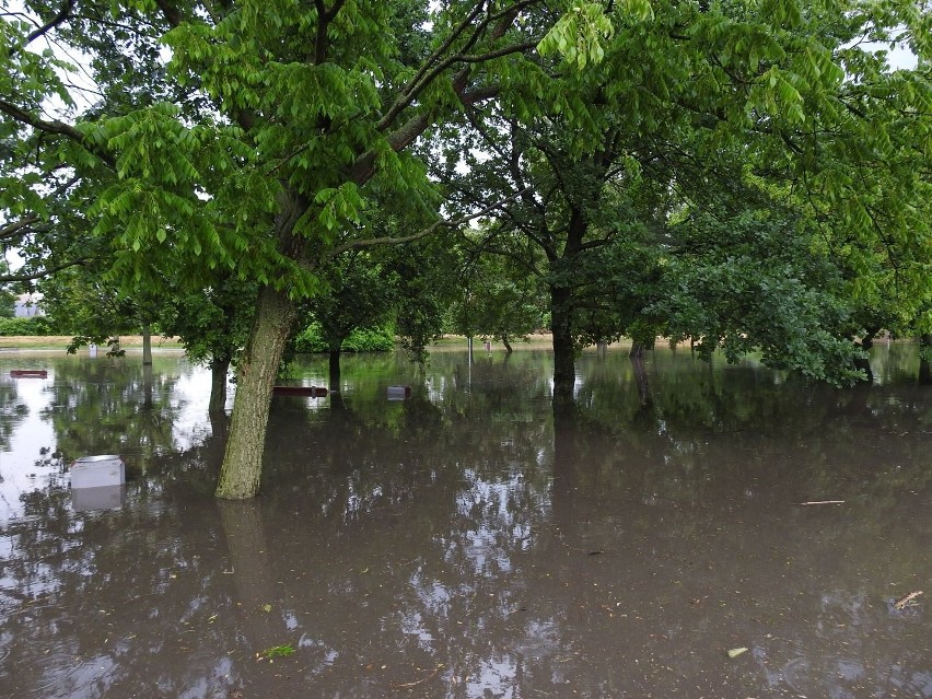 Białystok znów znalazł się pod wodą. Intensywne opady...