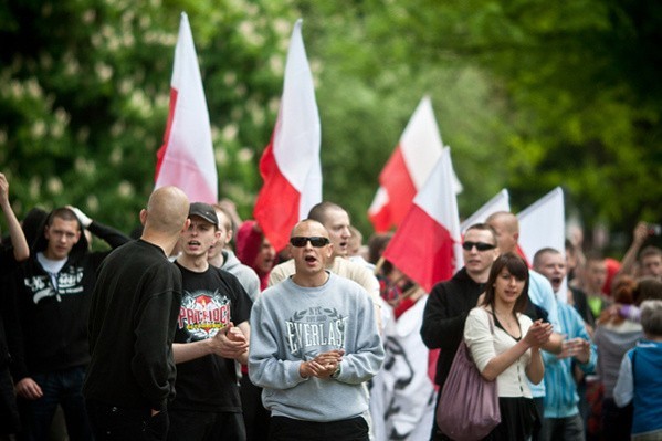 Członkowie pikiety to między innymi kibice i członkowie...