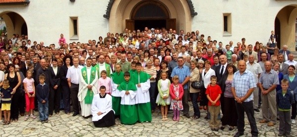 W miniony weekend w Komprachcicach odbył się kolejny parafialny festyn. Dochód z imprezy przeznaczony będzie na remont i zagospodarowanie otoczenia kościoła.