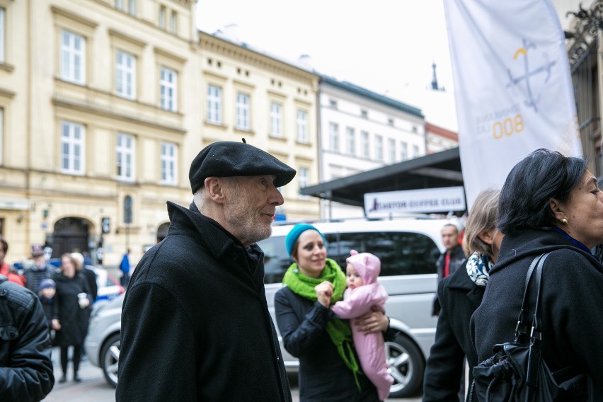 Znane osoby na pożegnaniu Andrzeja Wajdy [ZDJĘCIA]