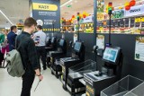 Kasy samoobsługowe w sklepach będą miały nowe funkcje. To dzięki SI - sztucznej inteligencji. Co się zmieni przy płaceniu za zakupy?