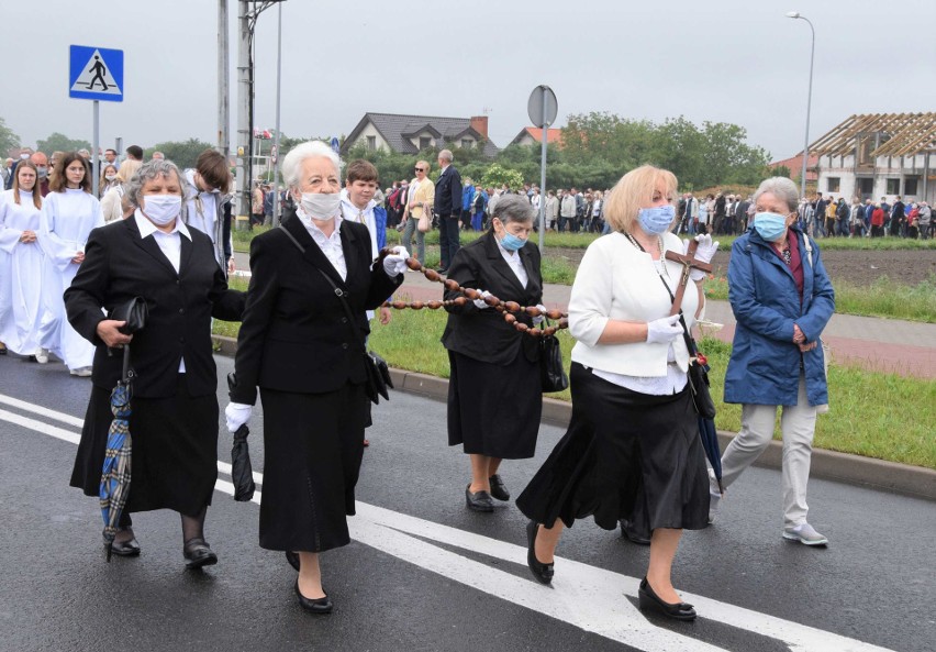 Na os. Rąbin wierni przeszli w procesji Bożego Ciała od...