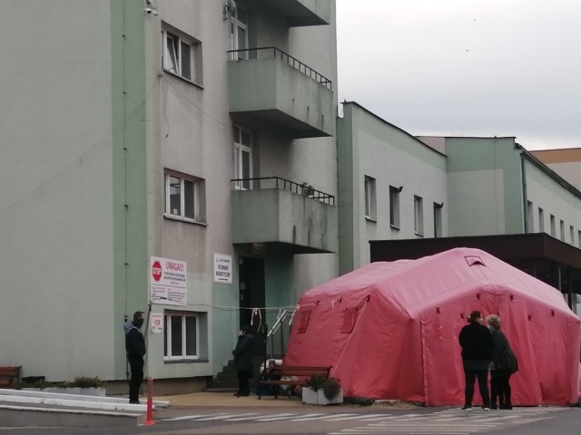 Sprzed szpitala zniknie także  drugi, większy namiot. To pomieszczenie  pierwszego  stopnia Szpitalnego Oddziału Ratunkowego. - Izba przyjęć planowa powstanie, obok stacji dializ.