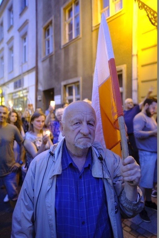 Toruń. Protest po uchwaleniu ustawy o Sądzie Najwyższym...