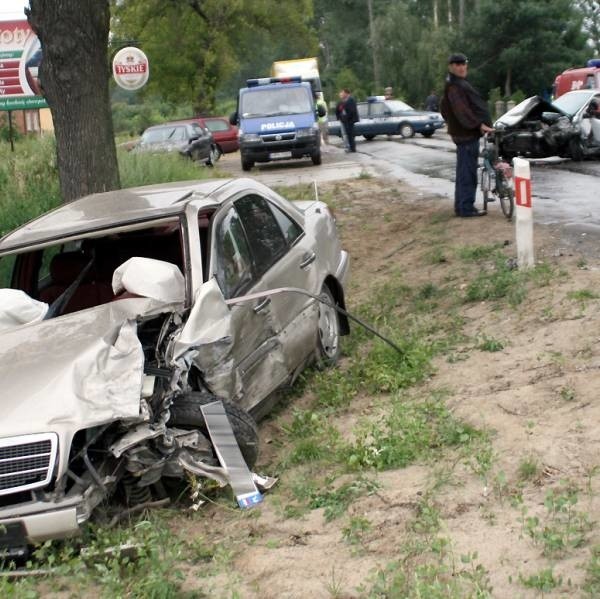 Wczoraj w Tarnobrzegu czołowo zderzyły się dwa auta. Na szczęście tym razem obyło się bez tragedii.