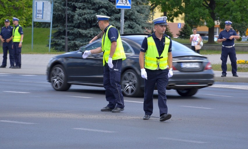 Policjanci kierujących ruchem musieli zachować zimną krew w...