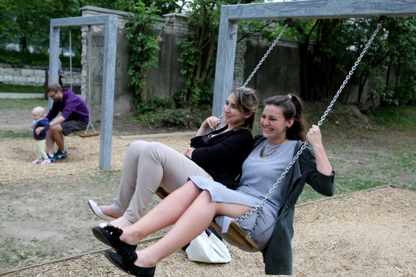 Kraków. Park Stacja Wisła na terenie pokolejowym już otwarty