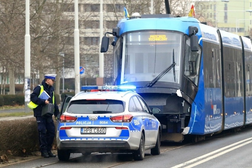 Wypadek w centrum Wrocławia. Zderzenie tramwaju ze...
