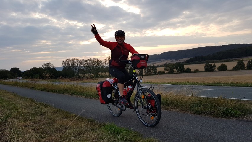 Wiktor Sikora z córką Katarzyną przejechali rowerami ponad 1000 kilometrów w 12 dni, żeby dotrzeć do mamy i babci w Komprachcicach