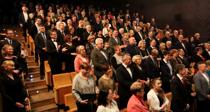 Stary Sącz. Wspólnie zaśpiewali kolędy wspierani przez miejscową orkiestrę [WIDEO]