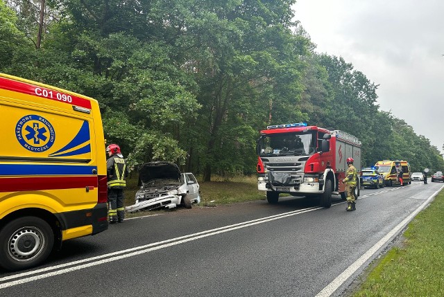 Do wypadku z udziałem jednego samochodu osobowego na DW553 doszło w niedzielę, 6 sierpnia, we wczesnych godzinach popołudniowych.