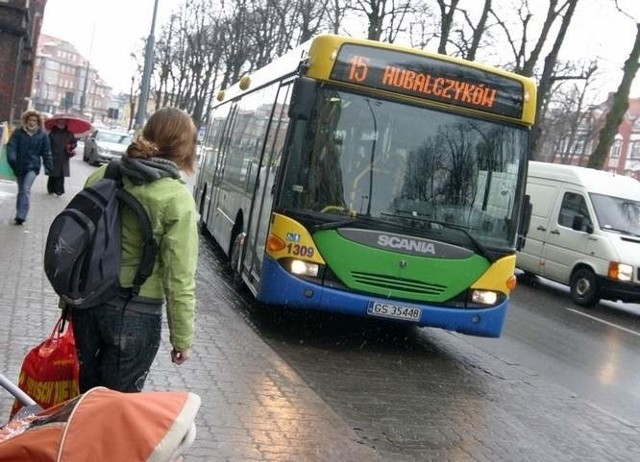 W okresie Wszystkich Świętych ZIM uruchomił dodatkowe linie autobusowe kursujące na Nowy i Stary Cmentarz w Słupsku.