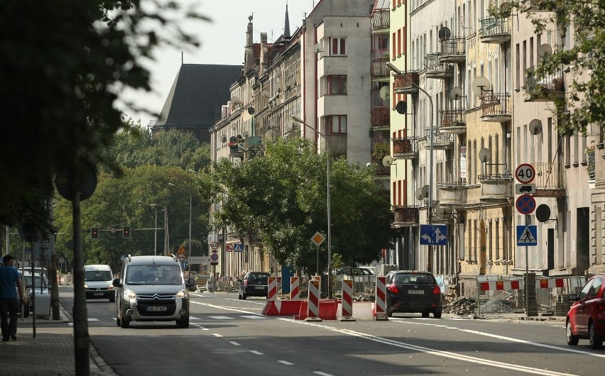 Wrocław: Koniec remontu na Wyszyńskiego. Jezdnia równa jak stół (ZDJĘCIA)