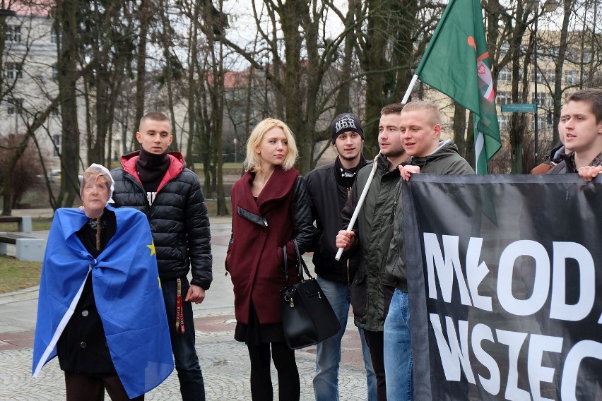 Młodzież Wszechpolska w Białymstoku spaliła kukłę kanclerz...