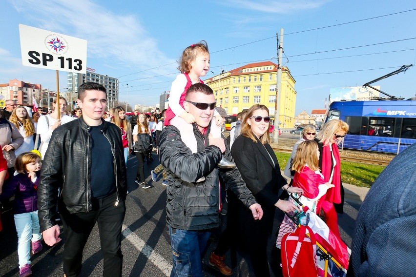 Radosna Parada Niepodległości przeszła przez Wrocław [ZDJĘCIA]