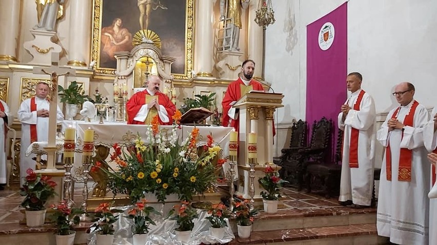 Pielgrzymi z Pabianic wyruszyli na Jasną Górę ZDJĘCIA