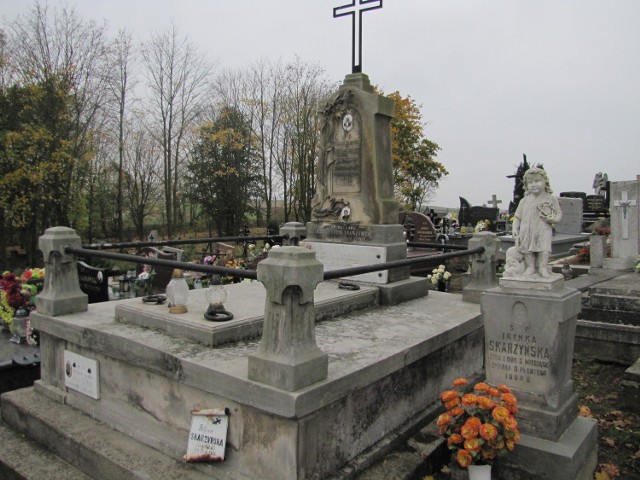 Cmentarz w Warcie
