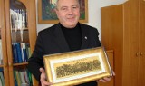 Starosta opatowski podarował Wielkiej Orkiestrze Świątecznej Pomocy porcelanowy, pozłacany obraz Lament Opatowski