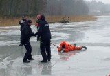 Giby. Policja i Straż Pożarna prowadziła szkolenie z ratownictwa lodowego (zdjęcia)