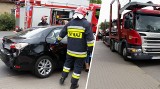 Wypadek na Kamiennej w Bydgoszczy. Samochód ciężarowy uderzył w osobówkę [zdjęcia]