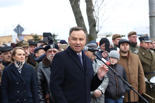 Prezydent Andrzej Duda w Wysokiem Mazowieckiem. Złożył tam kwiaty przy pomniku „Huzara” i jego żołnierzy