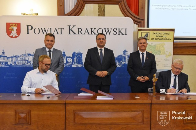 Podpisanie umowy na remont 8-kilometrowego odcinka drogi powiatowej w gminie Krzeszowice