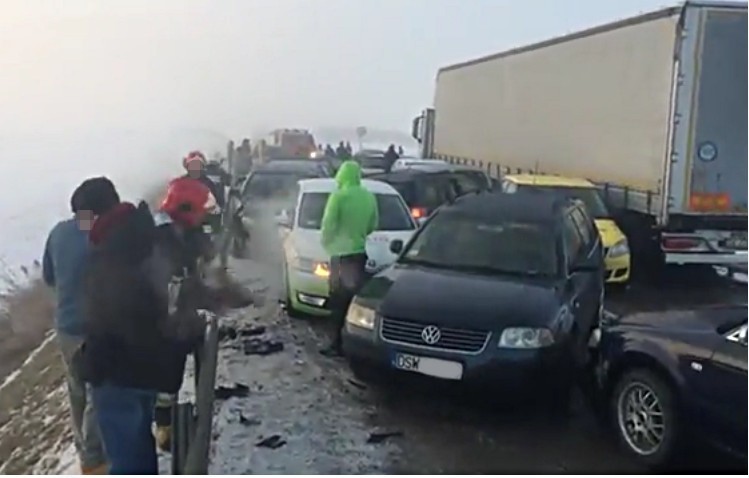 Karambol na łączniku autostrady A4 pod Świdnicą. Zderzyły się 24 auta [ZDJĘCIA]