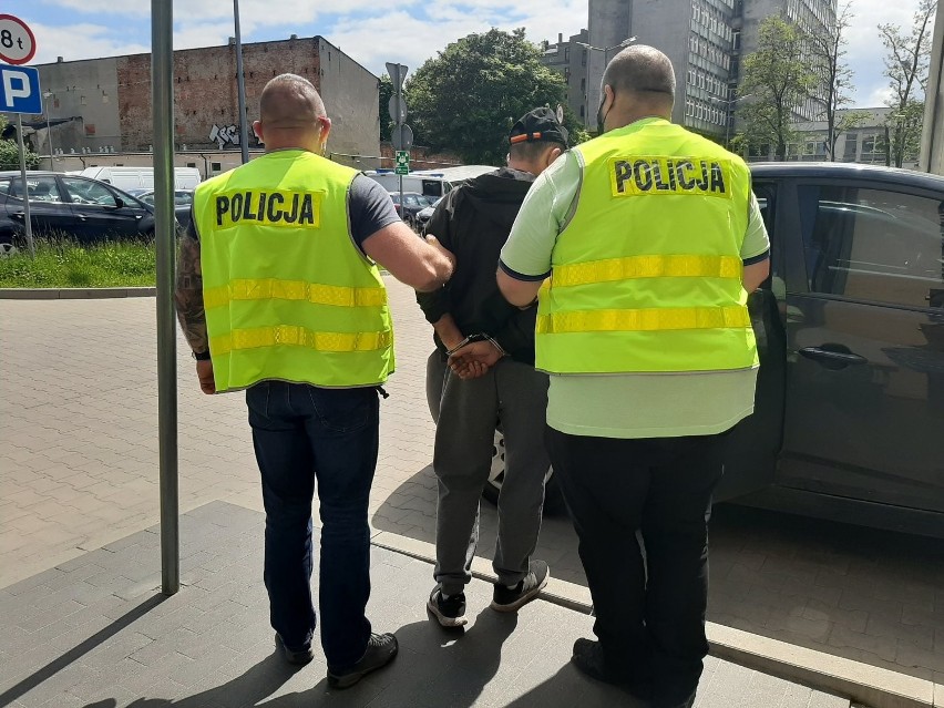 Policyjny pościg w centrum Łodzi. Dwaj mężczyźni uciekali matizem przed policjantami