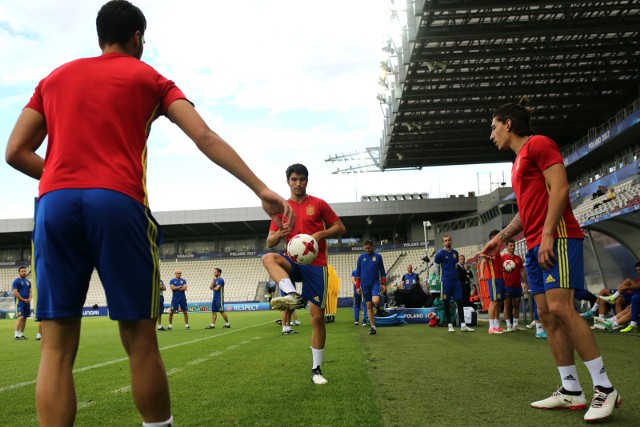 Hiszpanie podczas ostatniego treningu na stadionie Cracovii przed finałem Euro U-21 z Niemcami