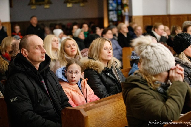 W piątek w parafii świętej Jadwigi Królowej w Radomiu wierni, z udziałem biskupa Marka Solarczyka, wzięli udział w Drodze Krzyżowej.