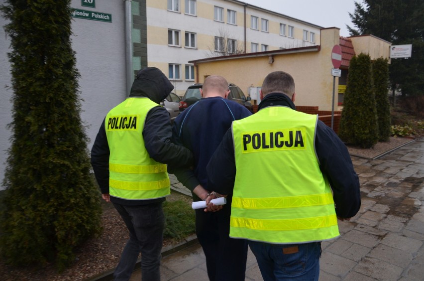 Policjanci z Turku znaleźli ponad 10 kilogramów amfetaminy w samochodzie marki BMW X5. Kierowca auta został aresztowany