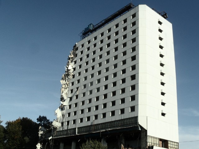 Wyburzanie Hotelu Diament w Jastrzębiu-Zdroju