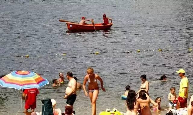 Na szczecińskich kąpieliskach pojawi się więcej ratowników.