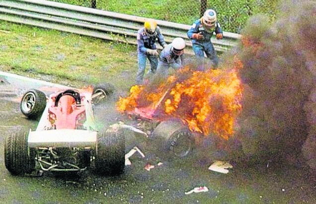Upiorny wypadek Laudy na Nürburgringu: Merzario, Lunger i...