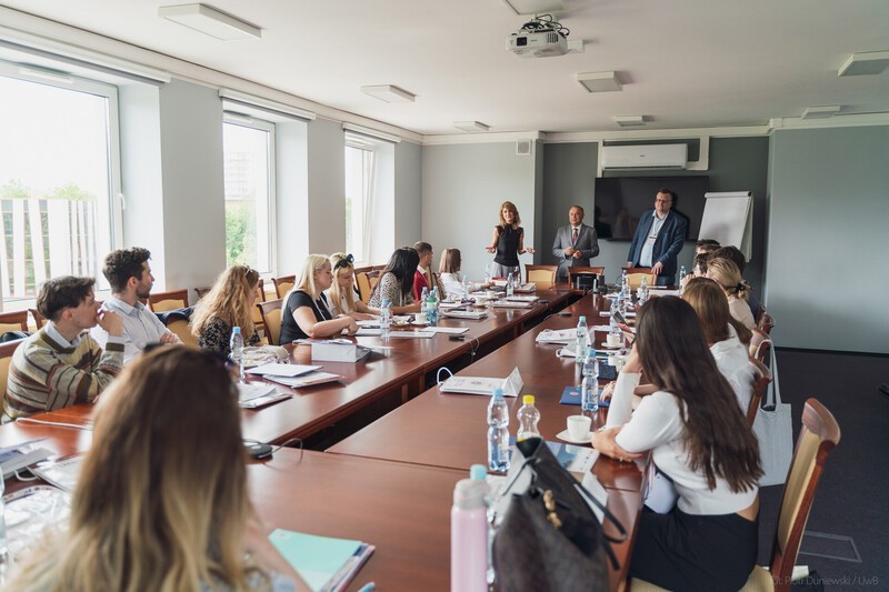 Ponad 20 zagranicznych studentów uczestniczy w Polsko-Europejskiej Szkole Prawa na UwB