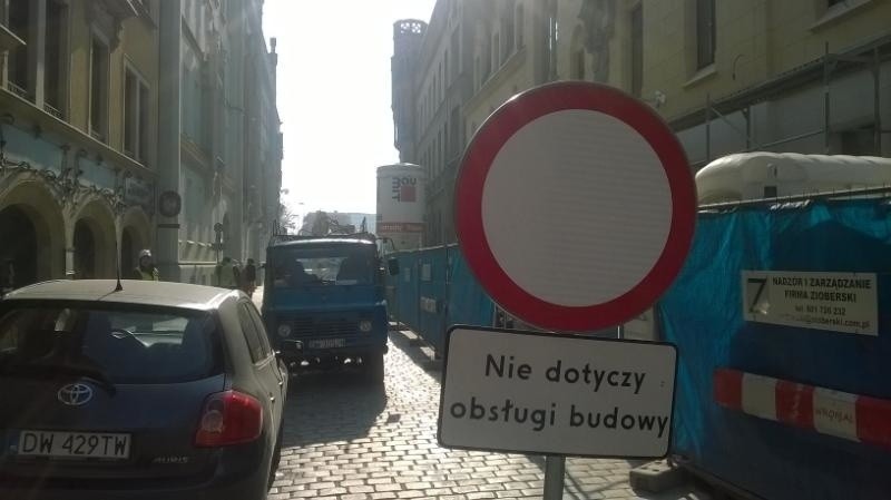 Wrocław: Na miesiąc zamkną dla aut ulicę Włodkowica. Utrudnienia także dla pieszych