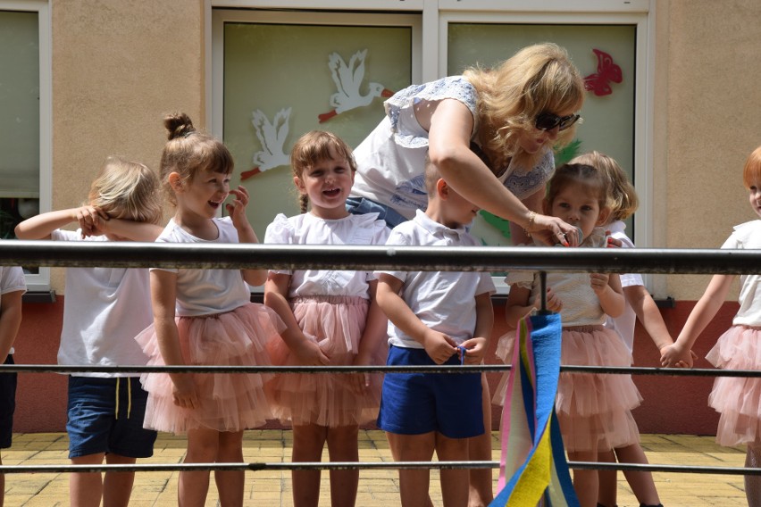 Przedszkole Miejskie nr 13 "Kraina Przygód" w Ostrołęce zaprosiło dzieci oraz rodziców na wspólne świętowanie Dnia Dziecka i Rodziny