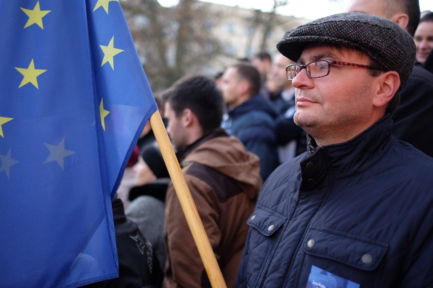 Strażnicy demokracji skandowali "Duda precz"