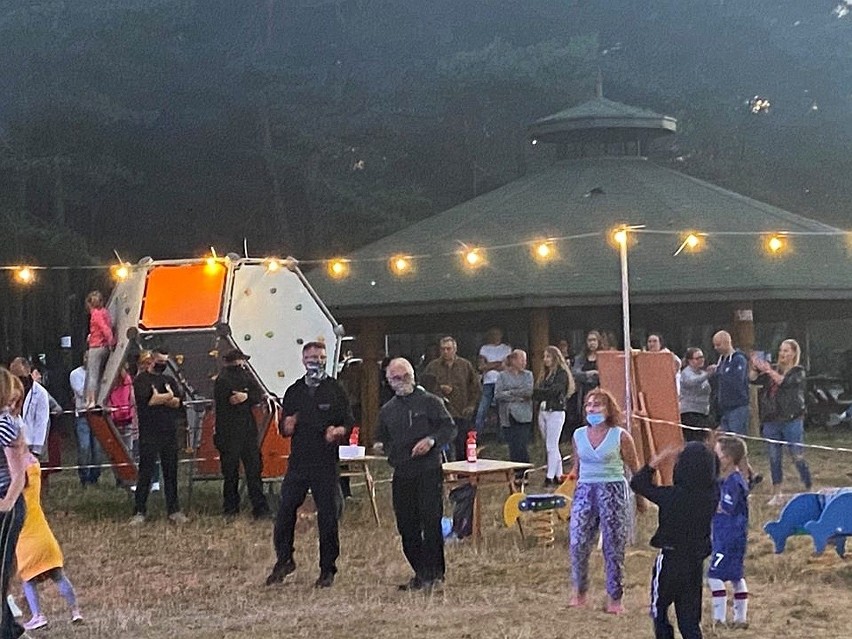 Potańcówka na plaży w Rudni. Zagrali Side Off Band i Obraz...