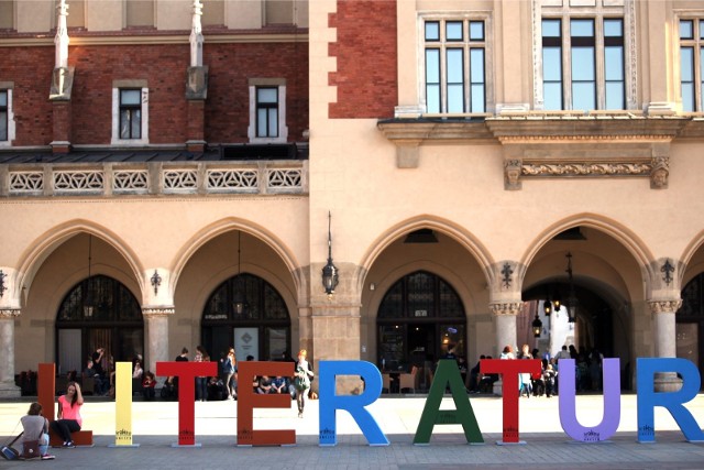 Projekt &bdquo;Rezydencje Miast Literatury UNESCO &ndash; Krak&oacute;w i Wrocław&rdquo; jest skierowany do autor&oacute;w związanych z dwoma polskimi Miastami Literatury, kt&oacute;rzy są na początku literackiej kariery.
