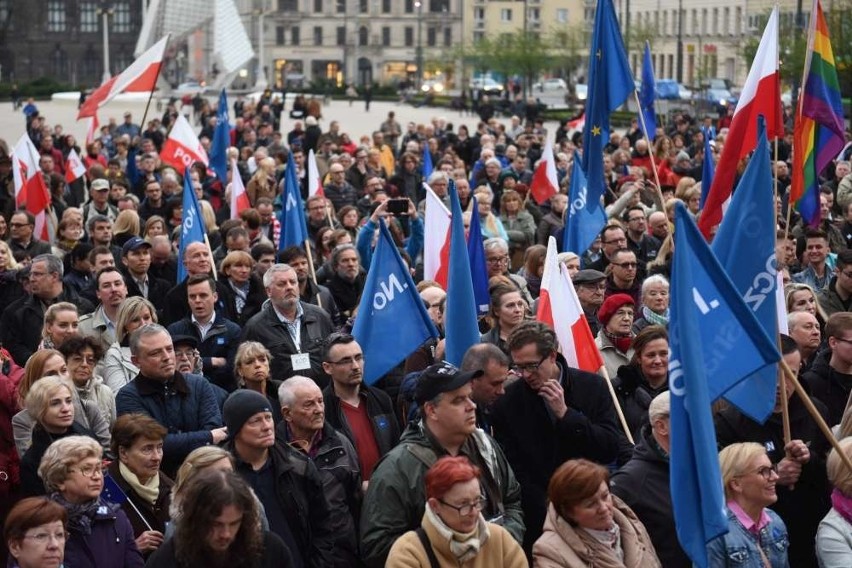 Nowoczesna w Poznaniu manifestowała patriotyzm na placu...